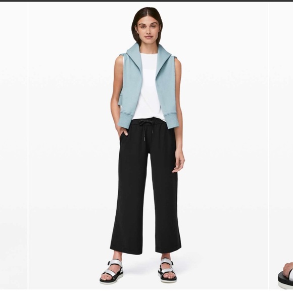 Lululemon On the Fly Wide-Leg 7/8 Pant *Woven Black - Picture 1 of 8